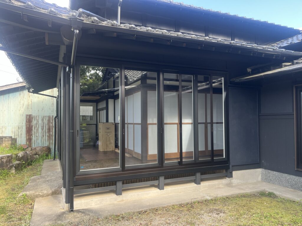 飯塚市広縁4枚窓カバー工法後