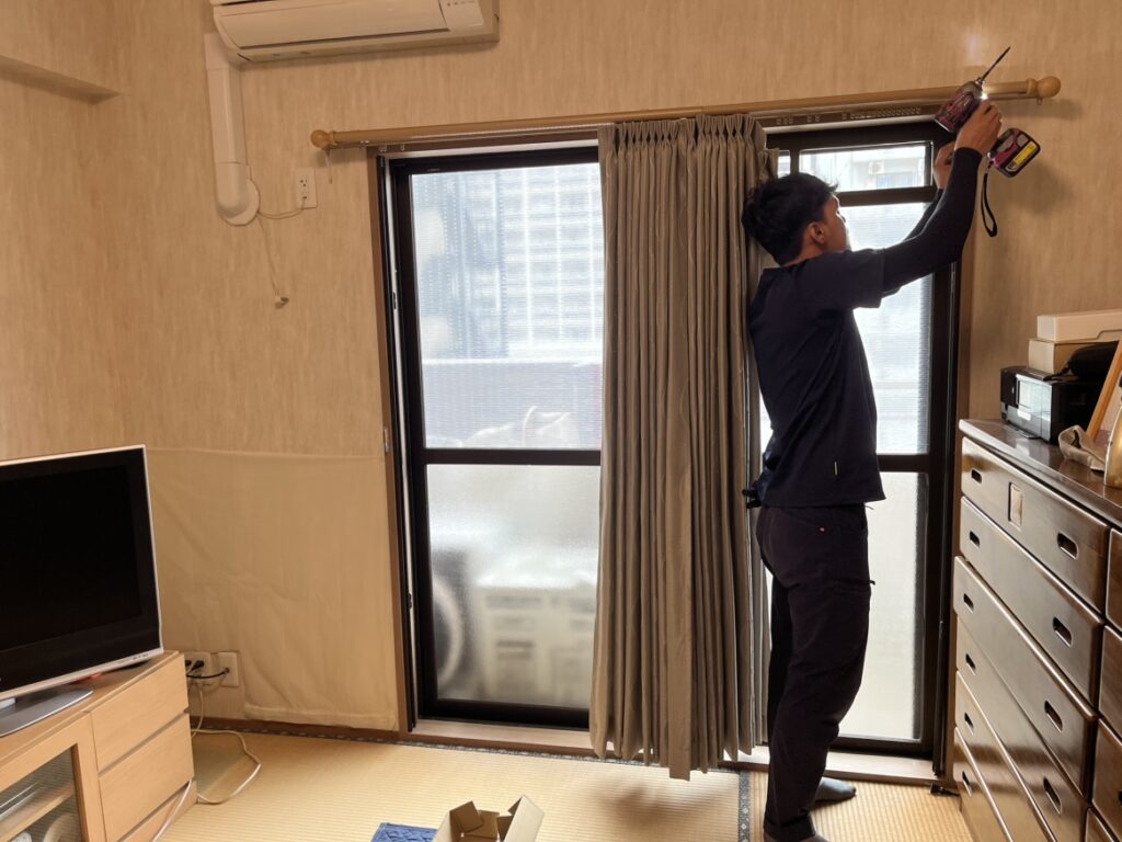 横枠取付右