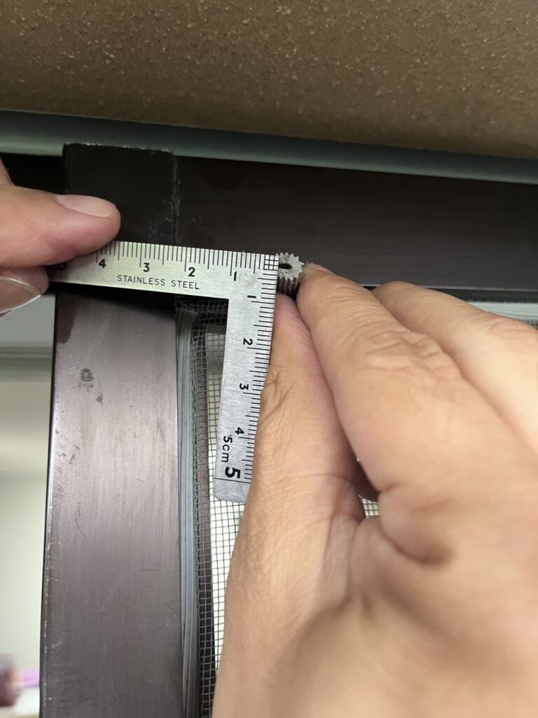 ゴムのサイズ測ってる