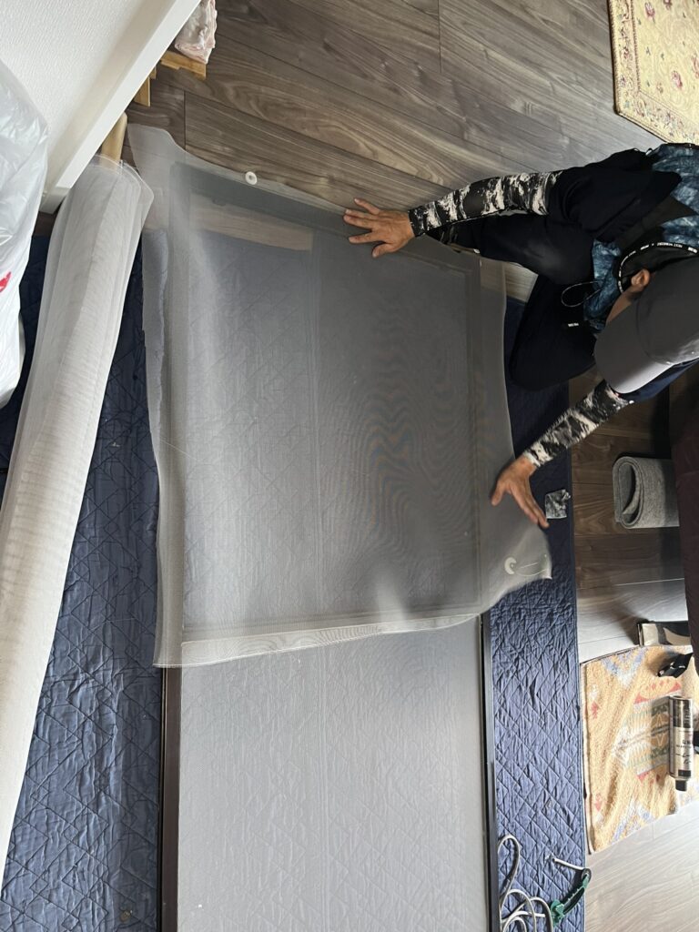 網戸を大きめにカット