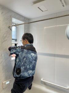 枠取付中