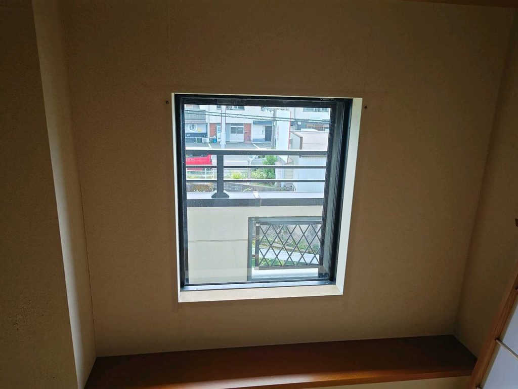 小窓ビフォー